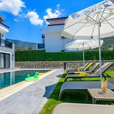 Atlantis- 4 Bedroom Holiday Villa In Hisaronu