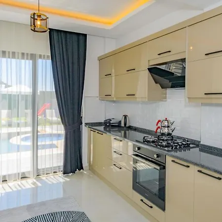 ヴィラ Atlantis- 4 Bedroom Holiday Villa In Hisaronu オルデニズ