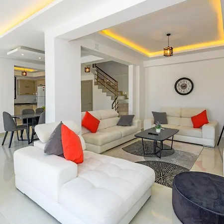 ヴィラ Atlantis- 4 Bedroom Holiday Villa In Hisaronu オルデニズ