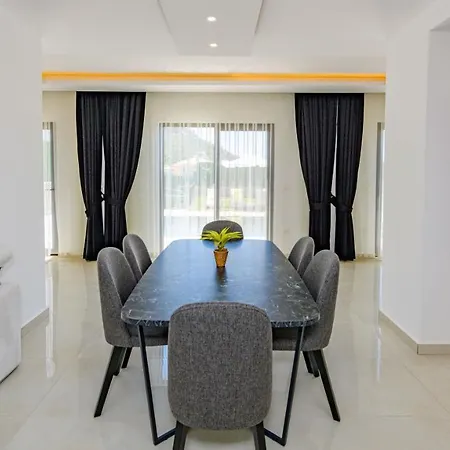 ヴィラ Atlantis- 4 Bedroom Holiday Villa In Hisaronu オルデニズ