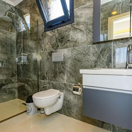 Atlantis- 4 Bedroom Holiday Villa In Hisaronu